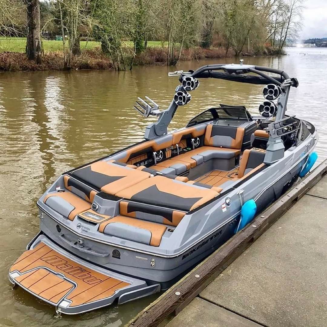 Luxary Pontoon Boat